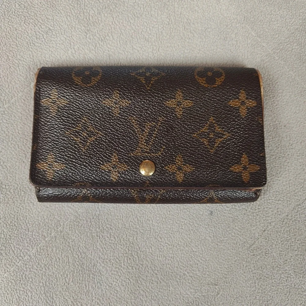 Louis Vuitton Monogram Tresor Wallet Brown Womens Bifold‎ Luxury Pre-owned FLAWS